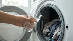Pridajte do práčky jedno sklo – oblečenie bude belšie ako sneh